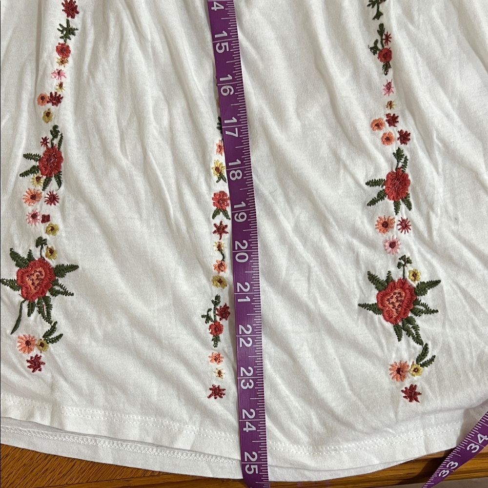 Lucky Brand White Top with Red Floral Embroidery - Picture 5 of 6